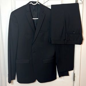 Bar III extra slim fit suit. Comes with jacket and pants. Only worn twice.